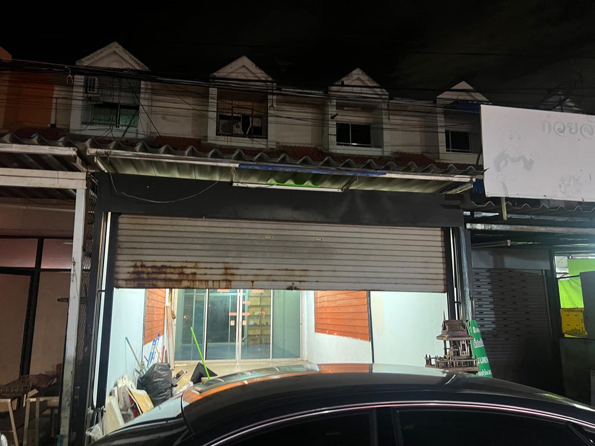 For SaleShop HouseSamut Prakan,Samrong : Urgent sale‼ ️ Phanit Building 3, 3rd floor, 3 bedrooms, 3 bathrooms, Bang Punakorn Project (Charoen Sin Thani 2), very suitable for home, home office. Interested please contact 082-3223695.