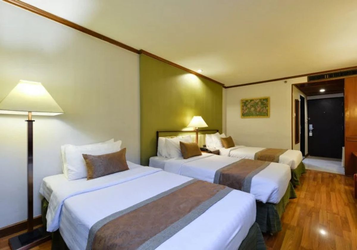 ให้เช่าสุขุมวิท อโศก ทองหล่อ : Line : @zimple_asset  โรงแรมบนถนนสุขุมวิท ติดEmsphere ให้บริการห้องพักในระดับ4ดาว พร้อมด้วยสิ่งอำนวยความสะดวกมากมาย ใกล้แหล่งช้อปปิ้งและใจกลางแหล่งธุรกิจของกรุงเทพ