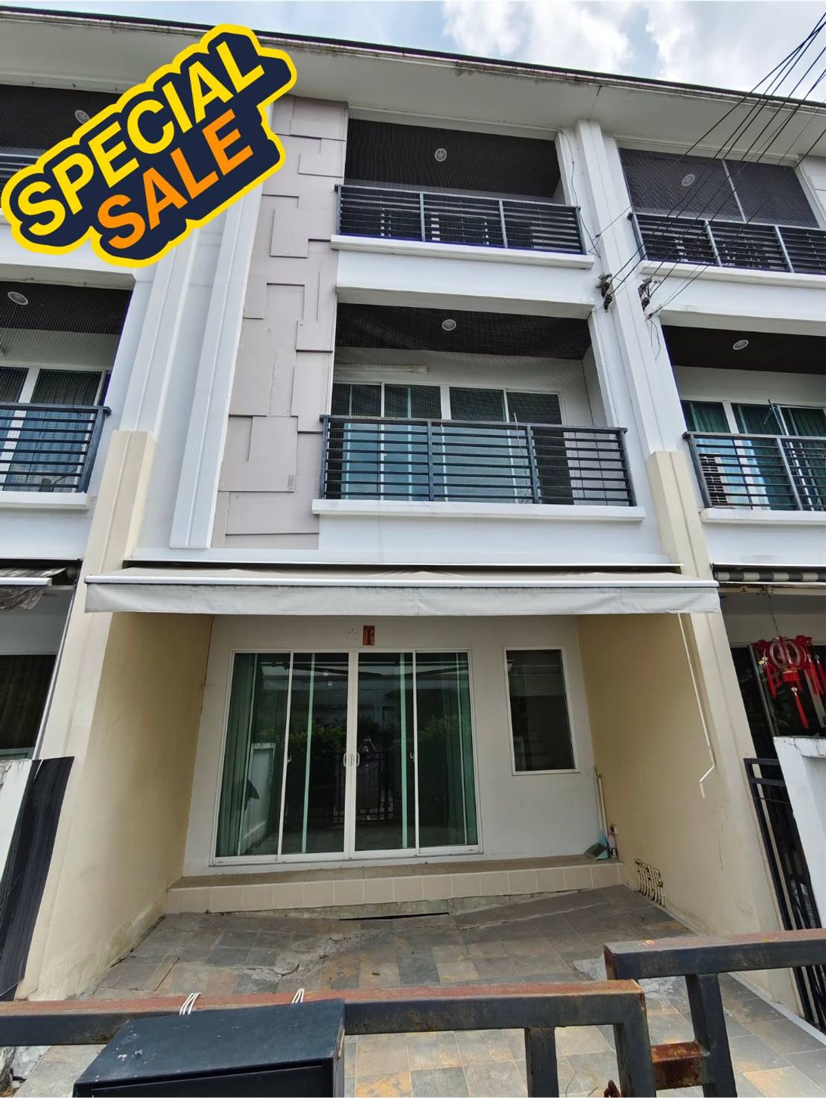 ขายทาวน์โฮมพัฒนาการ ศรีนครินทร์ : ขายทาวน์โฮม 3ชั้น บ้านกลางเมือง S-SENSE ศรีนครินทร์ 3ห้องนอน ใกล้ซีคอน, พาราไดซ์, รถไฟฟ้าสายสีเหลือง