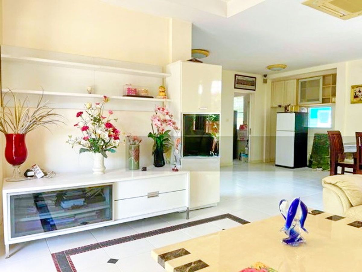 For RentHouseLadkrabang, Suwannaphum Airport : St. Marie Amine School 180 M.4 Blasting for rent, 2 -story houses after the corner of the King Mongkut, Lat Krabang, 6 km.