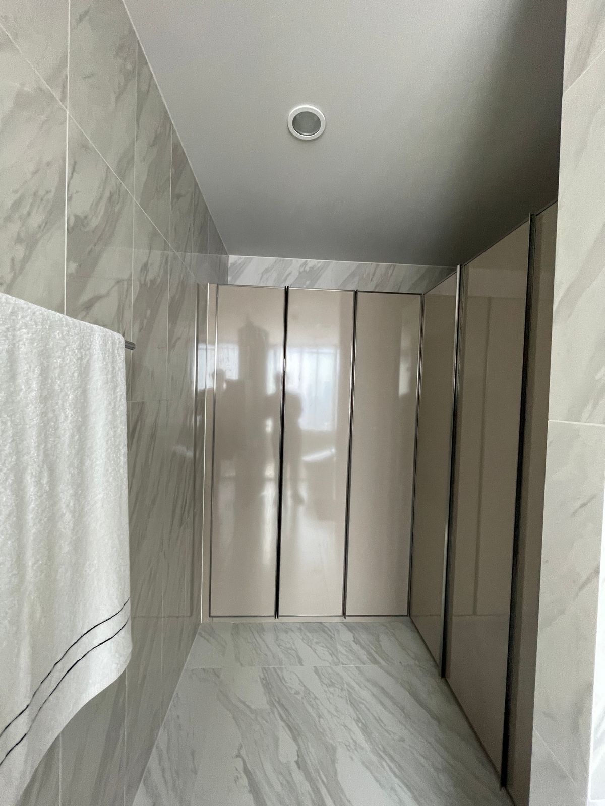 For SaleCondoKhlongtoei, Kluaynamthai : Luxury Luxury Condo for sale, Rama 4 Road, near MRT Khlong Toei 0 m. Condo Condo Park, 27th floor, size 101.68 sq.m., 3 bedrooms, 3 bathrooms, near Chalerm Mahanakorn Expressway. With a 5 -star service from Dusit Hotel