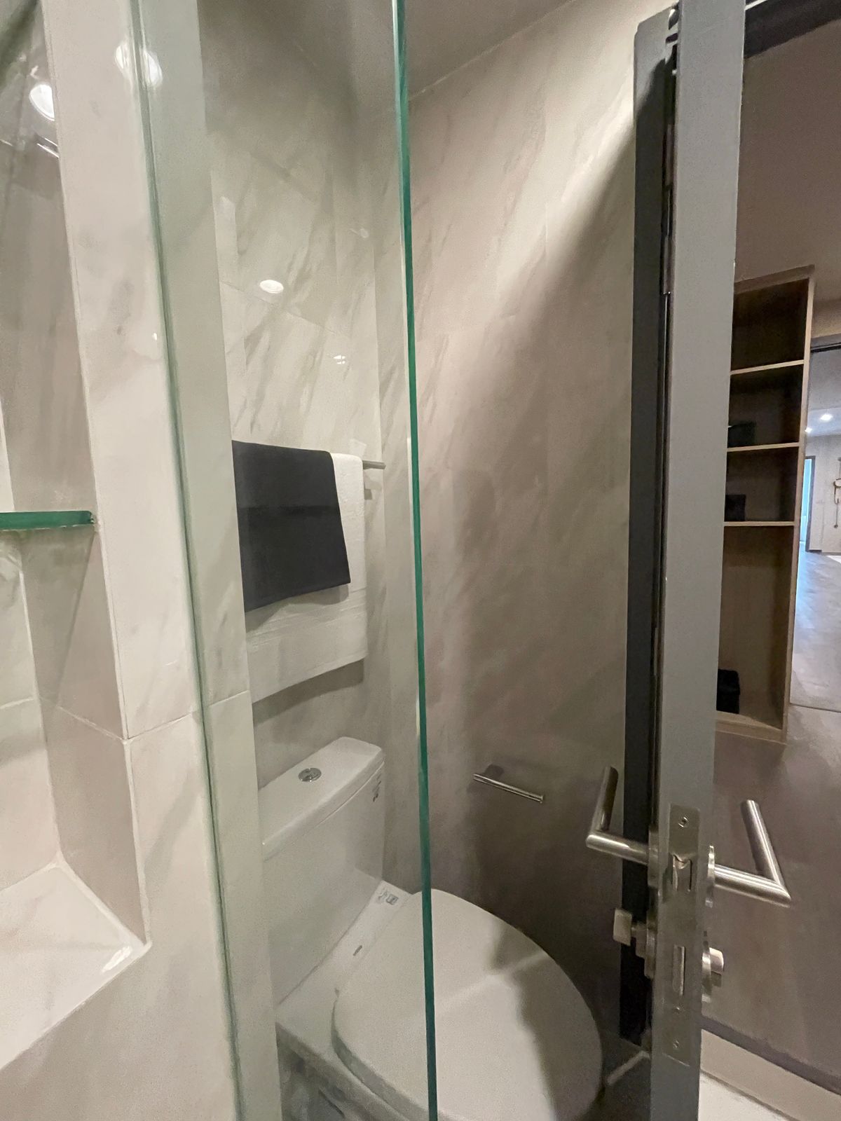 For SaleCondoKhlongtoei, Kluaynamthai : Luxury Luxury Condo for sale, Rama 4 Road, near MRT Khlong Toei 0 m. Condo Condo Park, 27th floor, size 101.68 sq.m., 3 bedrooms, 3 bathrooms, near Chalerm Mahanakorn Expressway. With a 5 -star service from Dusit Hotel