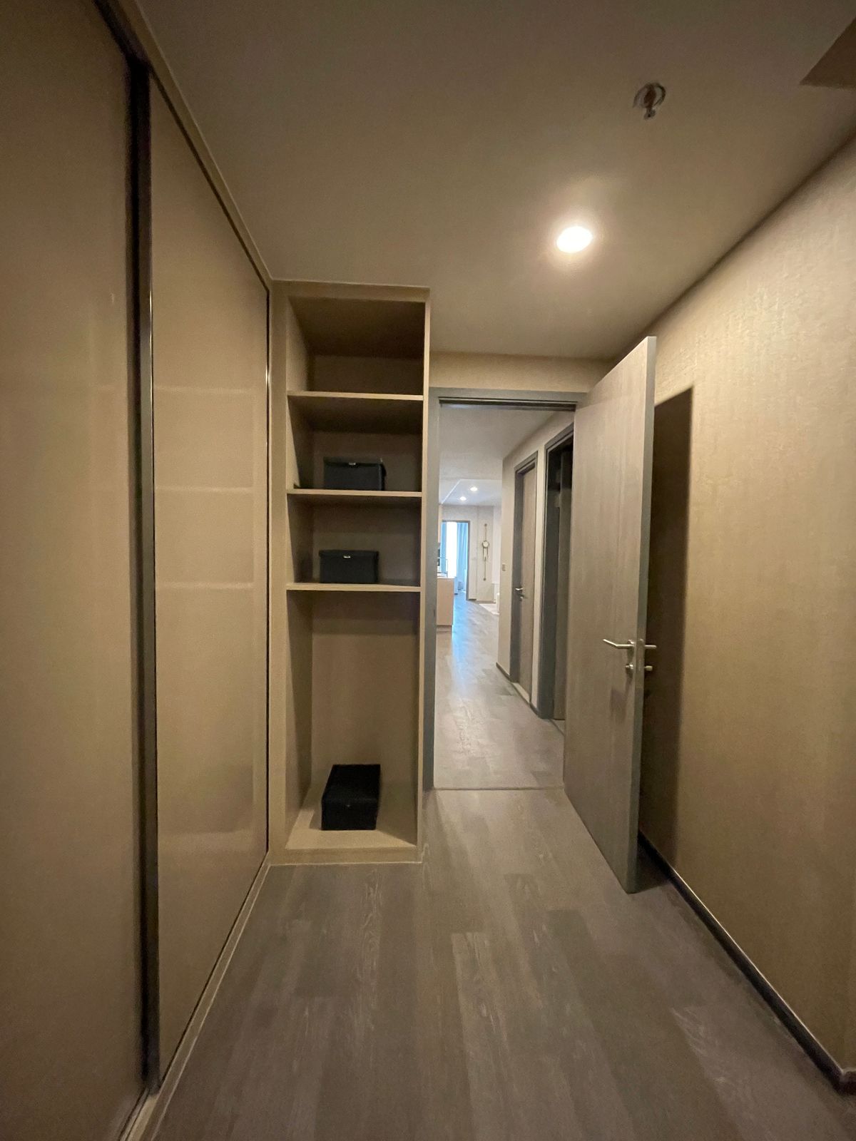 For SaleCondoKhlongtoei, Kluaynamthai : Luxury Luxury Condo for sale, Rama 4 Road, near MRT Khlong Toei 0 m. Condo Condo Park, 27th floor, size 101.68 sq.m., 3 bedrooms, 3 bathrooms, near Chalerm Mahanakorn Expressway. With a 5 -star service from Dusit Hotel