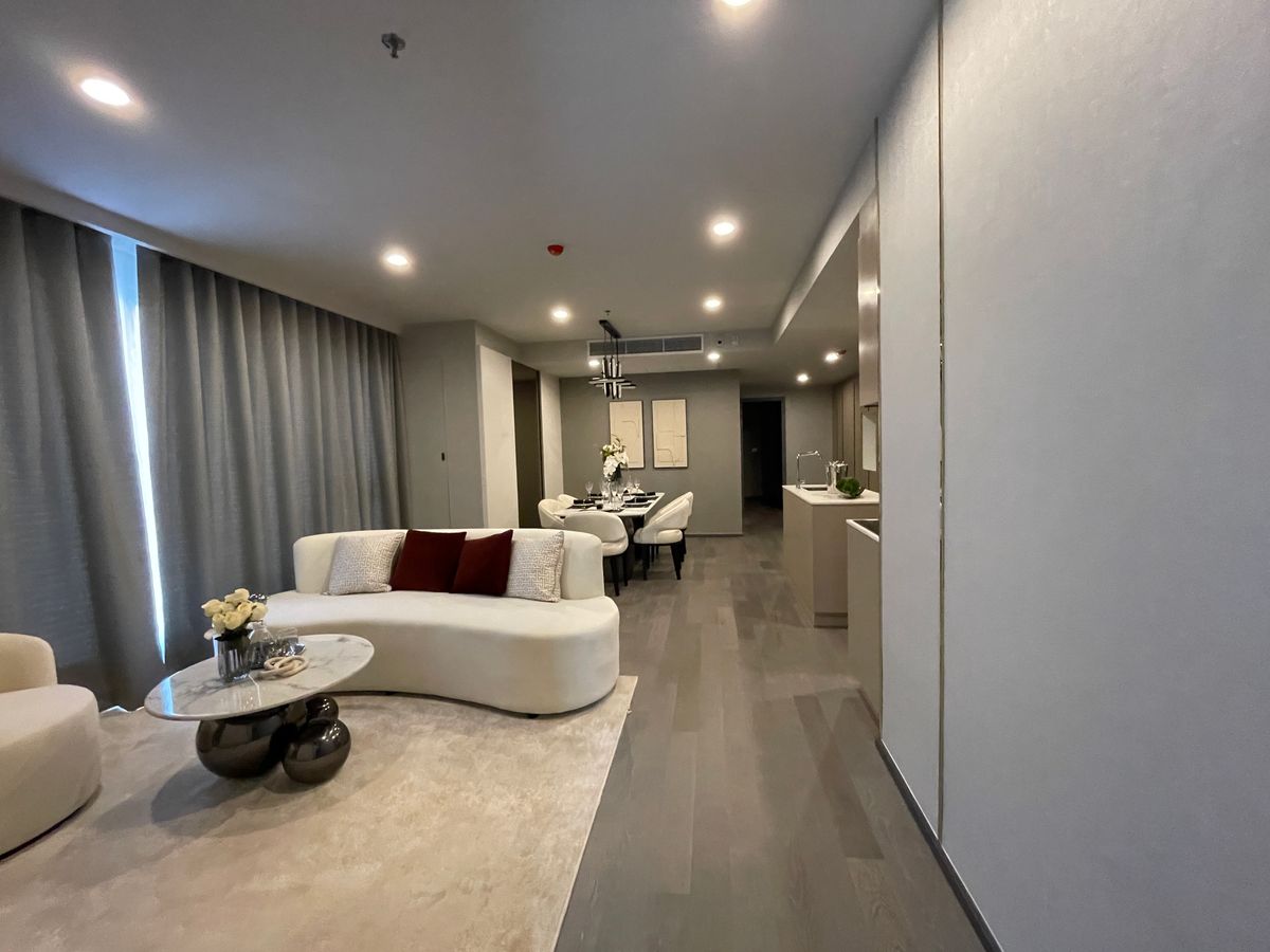 For SaleCondoKhlongtoei, Kluaynamthai : Luxury Luxury Condo for sale, Rama 4 Road, near MRT Khlong Toei 0 m. Condo Condo Park, 27th floor, size 101.68 sq.m., 3 bedrooms, 3 bathrooms, near Chalerm Mahanakorn Expressway. With a 5 -star service from Dusit Hotel