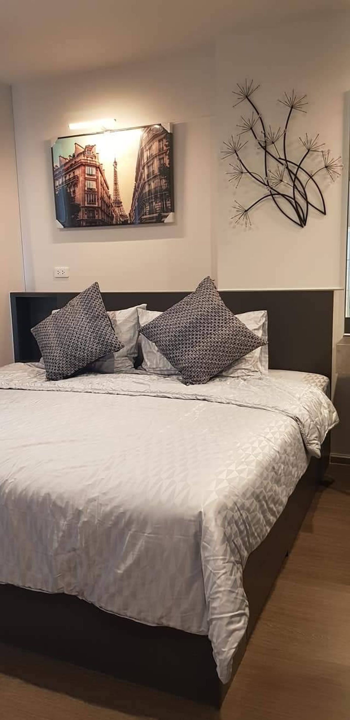 For RentCondoSapankwai,Jatujak : Renting Ideo Phaholyothin Chatujak View Chatuchak Park The room is facing the north, not hot.