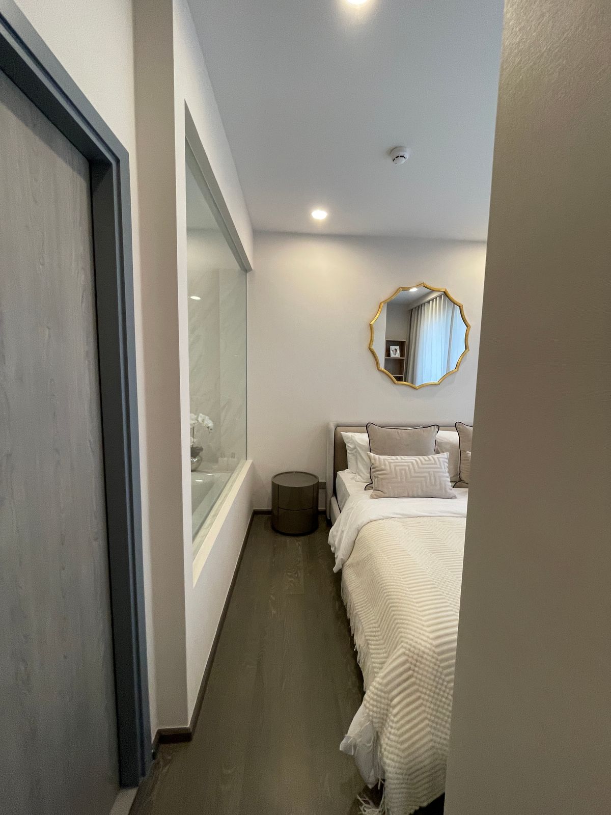 For SaleCondoKhlongtoei, Kluaynamthai : Luxury Luxury Condo for sale, Rama 4 Road, near MRT Khlong Toei 0 m. Condo Coco Park, Floor 12, Size 49.60 sq.m., 1 bedroom, 1 bathroom near the Chalerm Mahanakorn Expressway. With a 5 -star service from Dusit Hotel