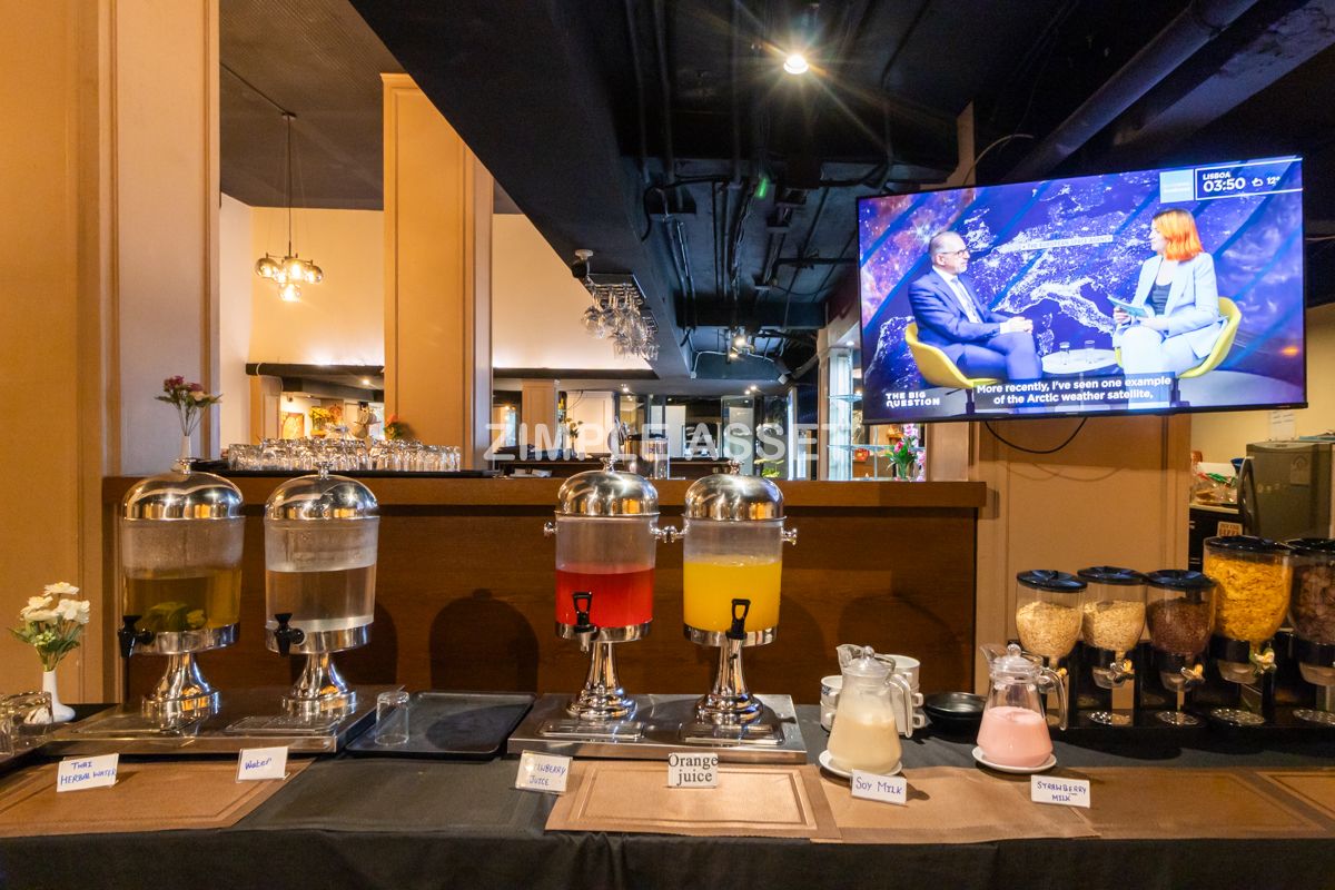 ให้เช่าสุขุมวิท อโศก ทองหล่อ : Line : @zimple_asset  โรงแรมบนถนนสุขุมวิท ติดEmsphere ให้บริการห้องพักในระดับ4ดาว พร้อมด้วยสิ่งอำนวยความสะดวกมากมาย ใกล้แหล่งช้อปปิ้งและใจกลางแหล่งธุรกิจของกรุงเทพ