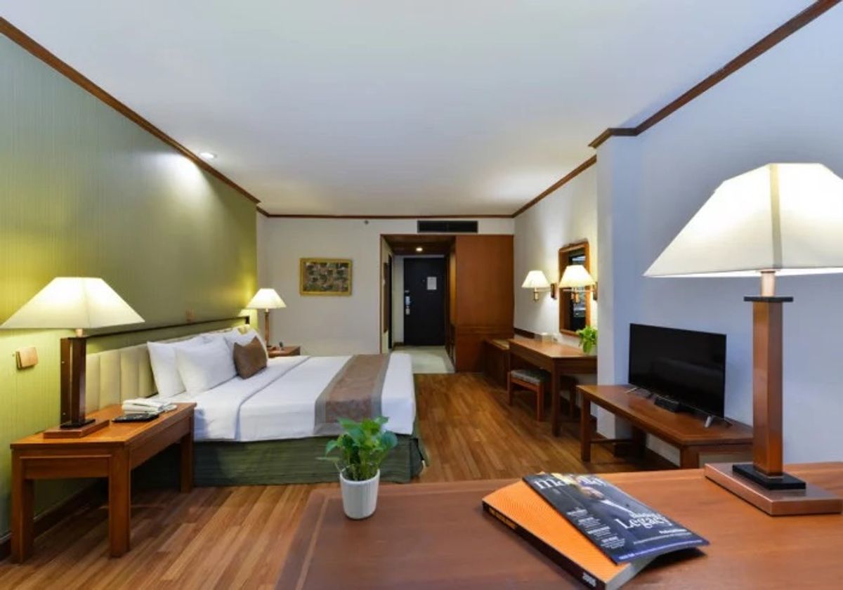 ให้เช่าสุขุมวิท อโศก ทองหล่อ : Line : @zimple_asset  โรงแรมบนถนนสุขุมวิท ติดEmsphere ให้บริการห้องพักในระดับ4ดาว พร้อมด้วยสิ่งอำนวยความสะดวกมากมาย ใกล้แหล่งช้อปปิ้งและใจกลางแหล่งธุรกิจของกรุงเทพ