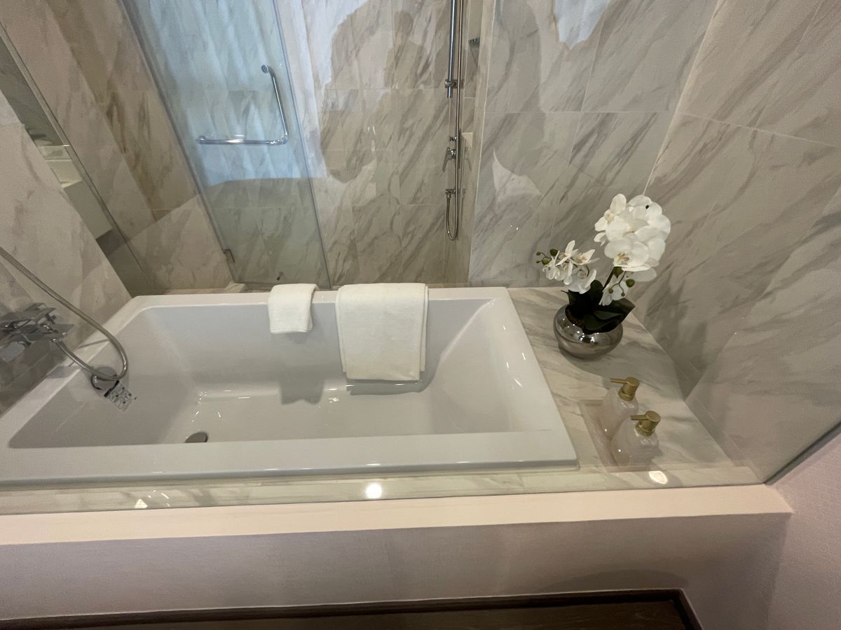 For SaleCondoKhlongtoei, Kluaynamthai : Luxury Luxury Condo for sale, Rama 4 Road, near MRT Khlong Toei 0 m. Condo Coco Park, Floor 12, Size 49.60 sq.m., 1 bedroom, 1 bathroom near the Chalerm Mahanakorn Expressway. With a 5 -star service from Dusit Hotel