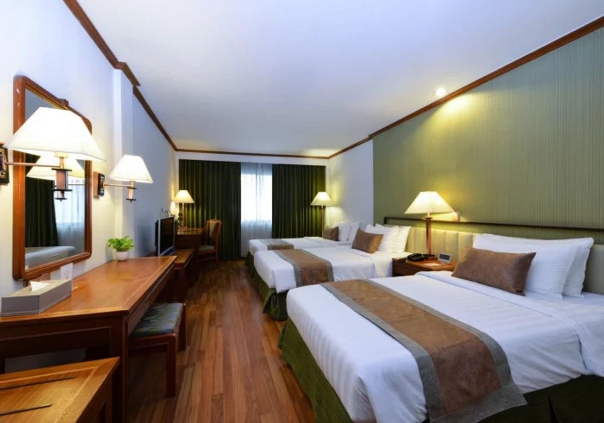 ให้เช่าสุขุมวิท อโศก ทองหล่อ : Line : @zimple_asset  โรงแรมบนถนนสุขุมวิท ติดEmsphere ให้บริการห้องพักในระดับ4ดาว พร้อมด้วยสิ่งอำนวยความสะดวกมากมาย ใกล้แหล่งช้อปปิ้งและใจกลางแหล่งธุรกิจของกรุงเทพ