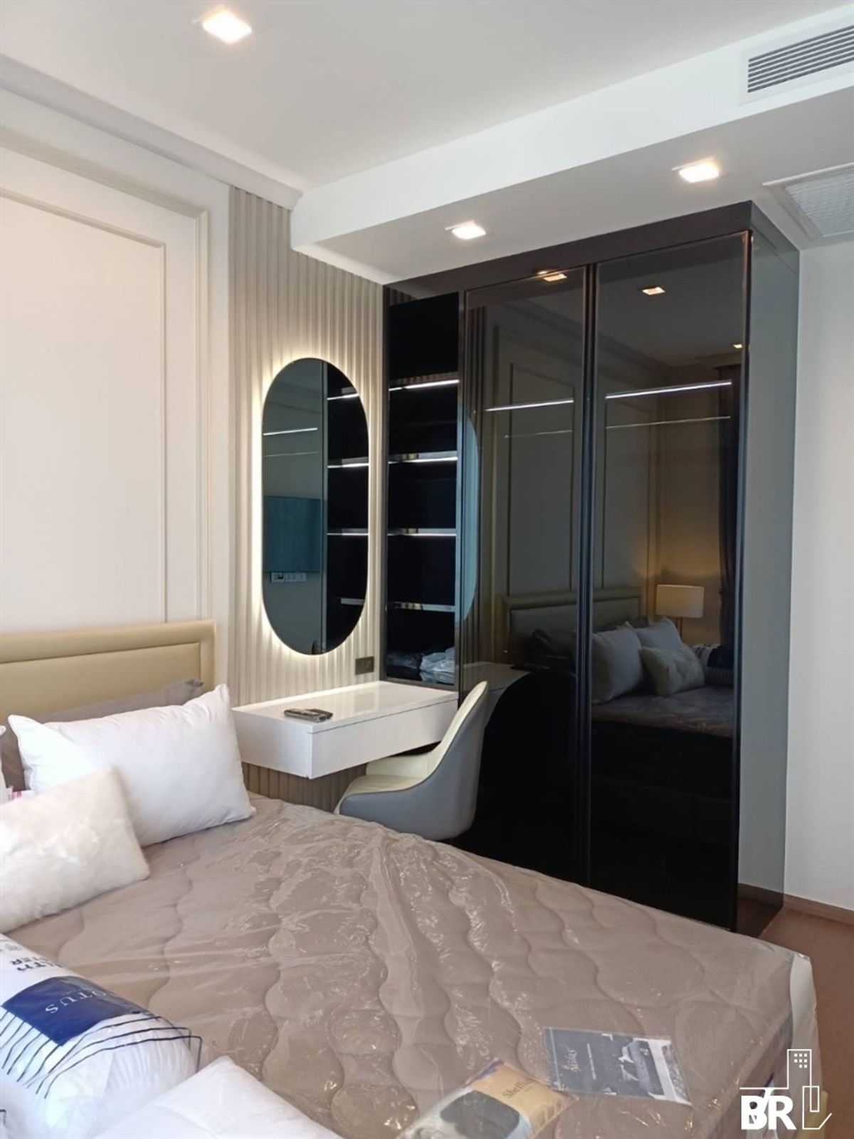 ขายคอนโดอารีย์ อนุสาวรีย์ : ขายด่วนราคาดีมากIdeo Q Victory  ห้องตำแหน่งดีสุด  1B1B 36 sqm. เพียง 9.5 MB เท่านั้น!! 