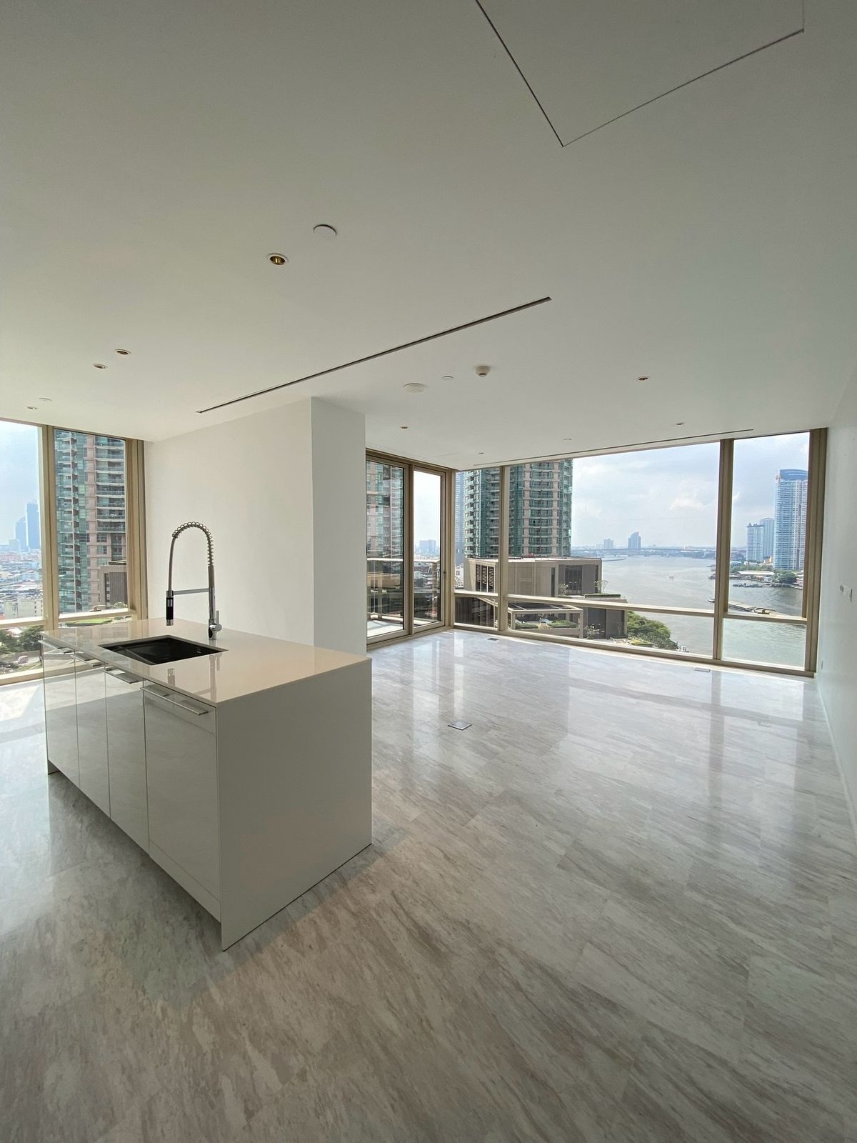 ให้เช่าคอนโดสาทร นราธิวาส : FOR RENT Four Seasons Private ResidencesLuxury available river view