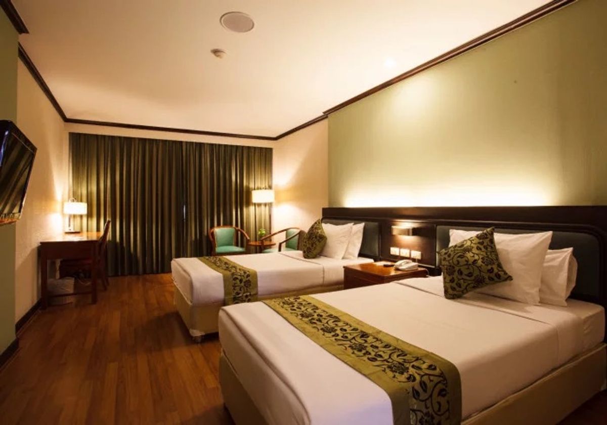 ให้เช่าสุขุมวิท อโศก ทองหล่อ : Line : @zimple_asset  โรงแรมบนถนนสุขุมวิท ติดEmsphere ให้บริการห้องพักในระดับ4ดาว พร้อมด้วยสิ่งอำนวยความสะดวกมากมาย ใกล้แหล่งช้อปปิ้งและใจกลางแหล่งธุรกิจของกรุงเทพ