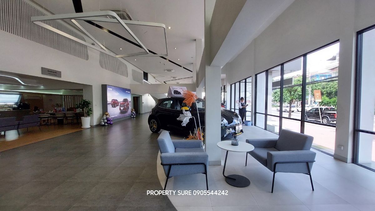 For RentShowroomBang kae, Phetkasem : Showroom for Rent for rented a new decorative showroom ready to proceed immediately. Good location on Petchkasem Road Near the Mall Bang Khae-Kanchanaphisek Road Standard showroom with a meeting room service center, customer lounge New car delivery room