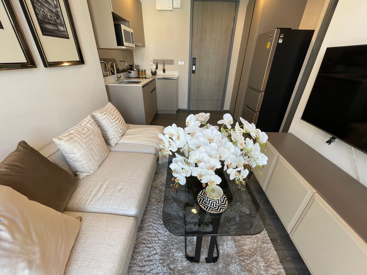 For SaleCondoKhlongtoei, Kluaynamthai : Luxury Luxury Condo for sale, Rama 4 Road, near MRT Khlong Toei 0 m. Condo Coco Park, Floor 12, Size 49.60 sq.m., 1 bedroom, 1 bathroom near the Chalerm Mahanakorn Expressway. With a 5 -star service from Dusit Hotel