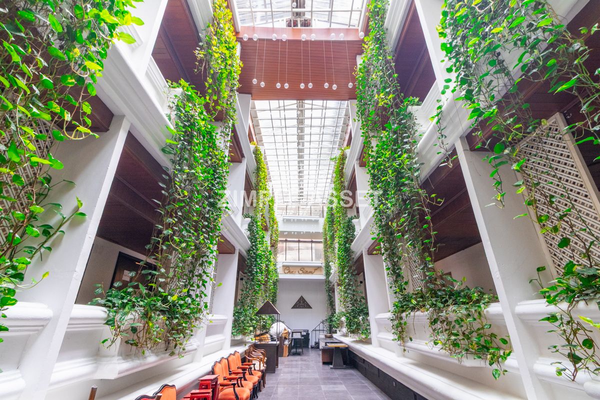 ให้เช่าสุขุมวิท อโศก ทองหล่อ : Line : @zimple_asset  โรงแรมบนถนนสุขุมวิท ติดEmsphere ให้บริการห้องพักในระดับ4ดาว พร้อมด้วยสิ่งอำนวยความสะดวกมากมาย ใกล้แหล่งช้อปปิ้งและใจกลางแหล่งธุรกิจของกรุงเทพ