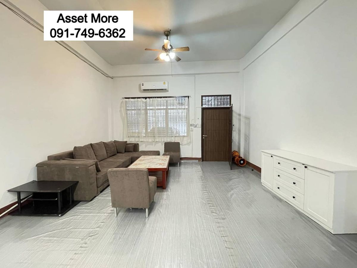 For RentTownhomeRatchadapisek, Huaikwang, Suttisan : 4 -story townhome for rent, near MRT Huai Khwang and MRT Sutthisan. There are 7 bedrooms, 6 bathrooms.
