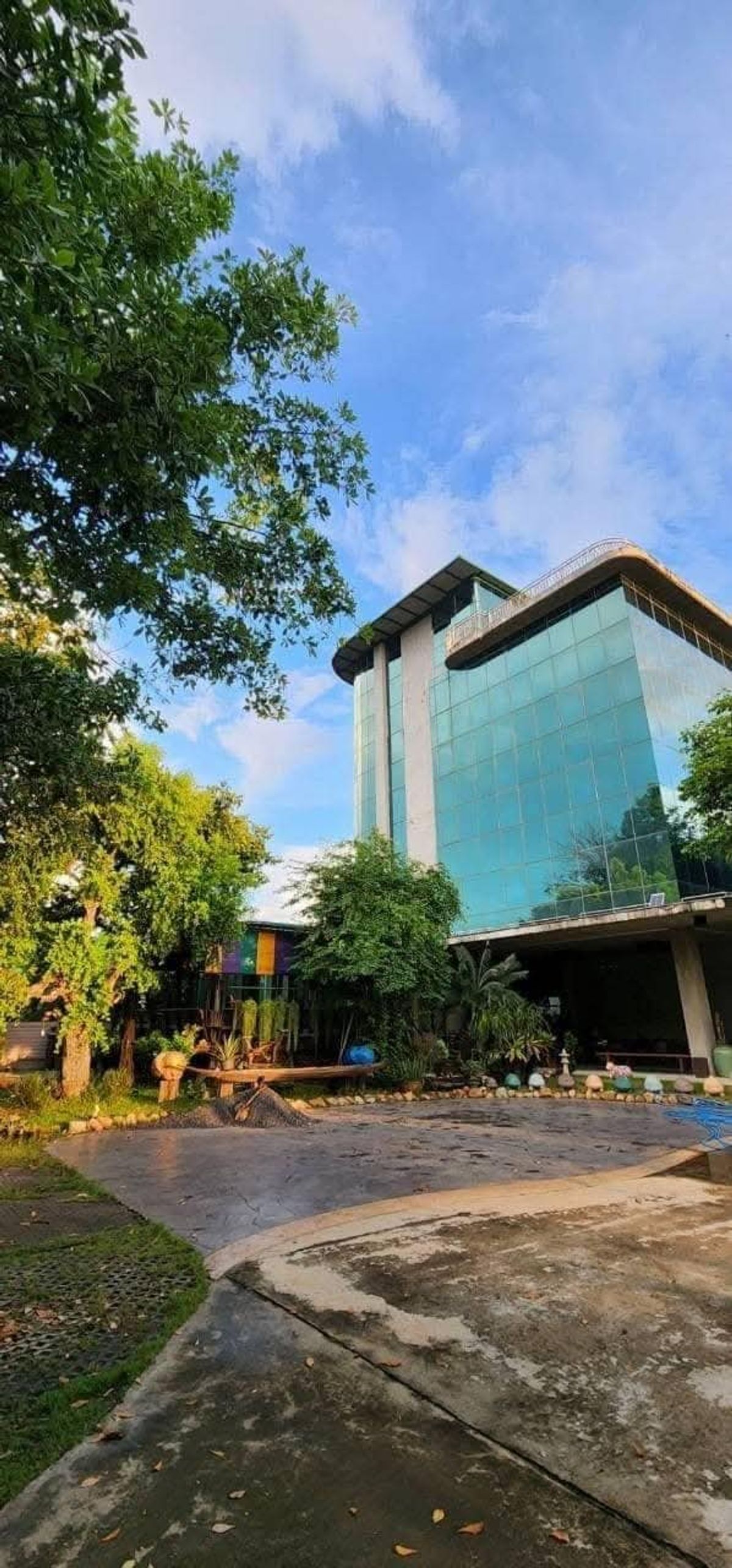 ขายสำนักงานบางแค เพชรเกษม : 🏢✨ขายด่วน สำนักงาน 5ชั้น 1โกดัง บนตึก ปูด้วยไม้มะค่าโมง ทำเลดี พุทธมณฑลสาย 4 เพชรเกษม พร้อมเข้าอยู่