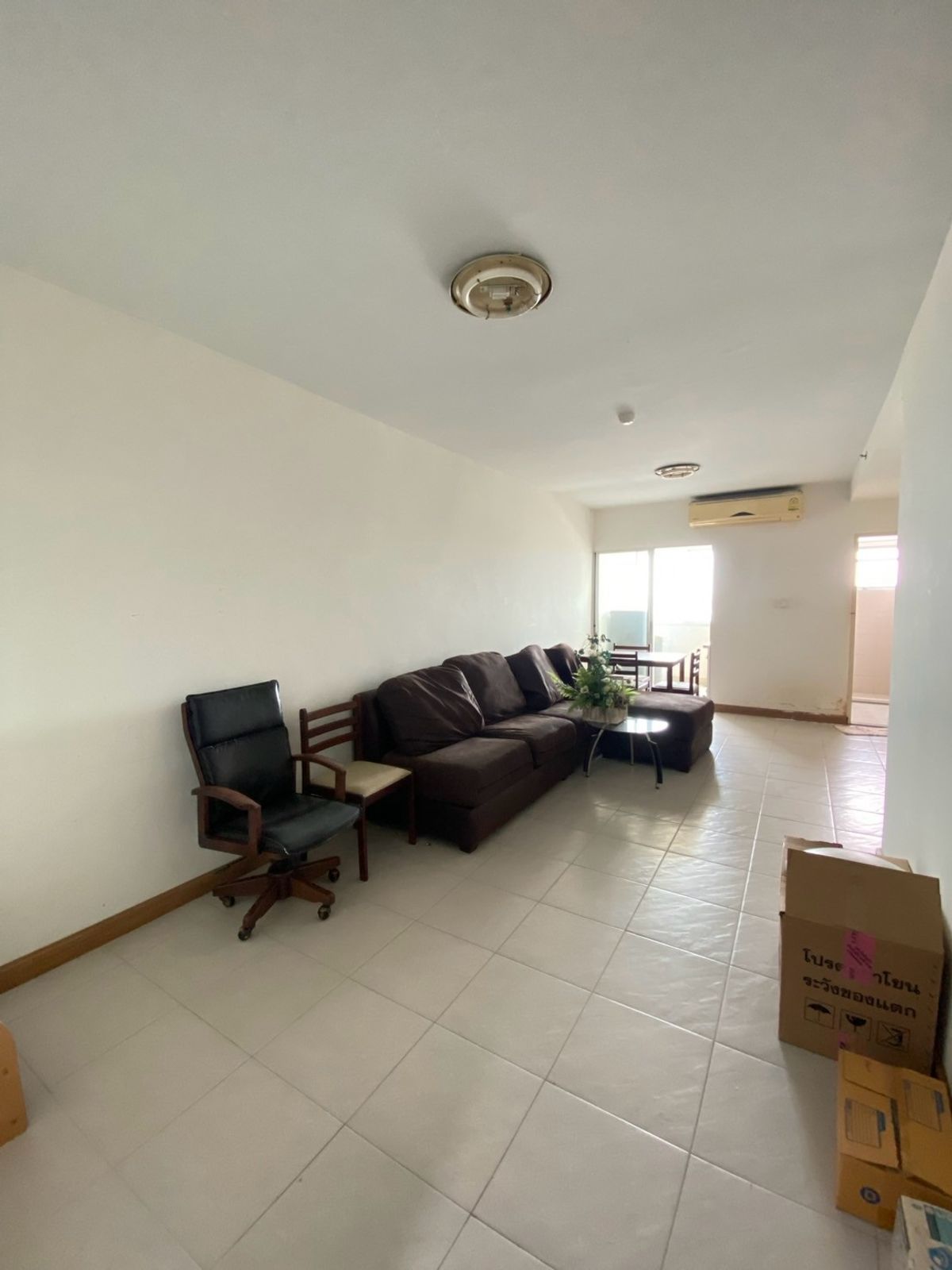 For SaleCondoKasetsart, Ratchayothin : The best price in the Condo Selling Project, Supalai Park Kaset (1 bedroom) 50.56 sqm. Building B 16 is located in Kaset junction. Along Kaset-Nawamin Road, only 500 meters from Kasetsart University.