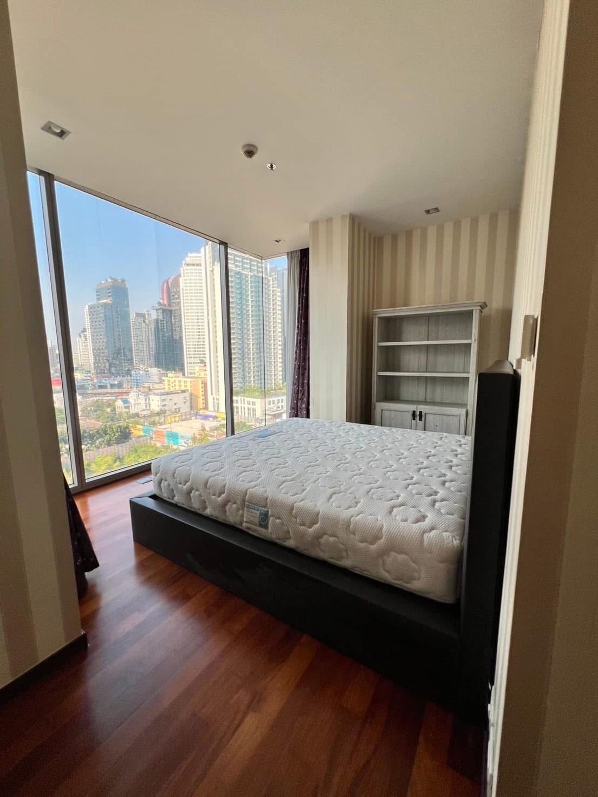 For SaleCondoSukhumvit, Asoke, Thonglor : 📢👇Sell at lost, one of the most wanted petfriendly place, quiet and peaceful , affordable price for living or investing, unblocked view.