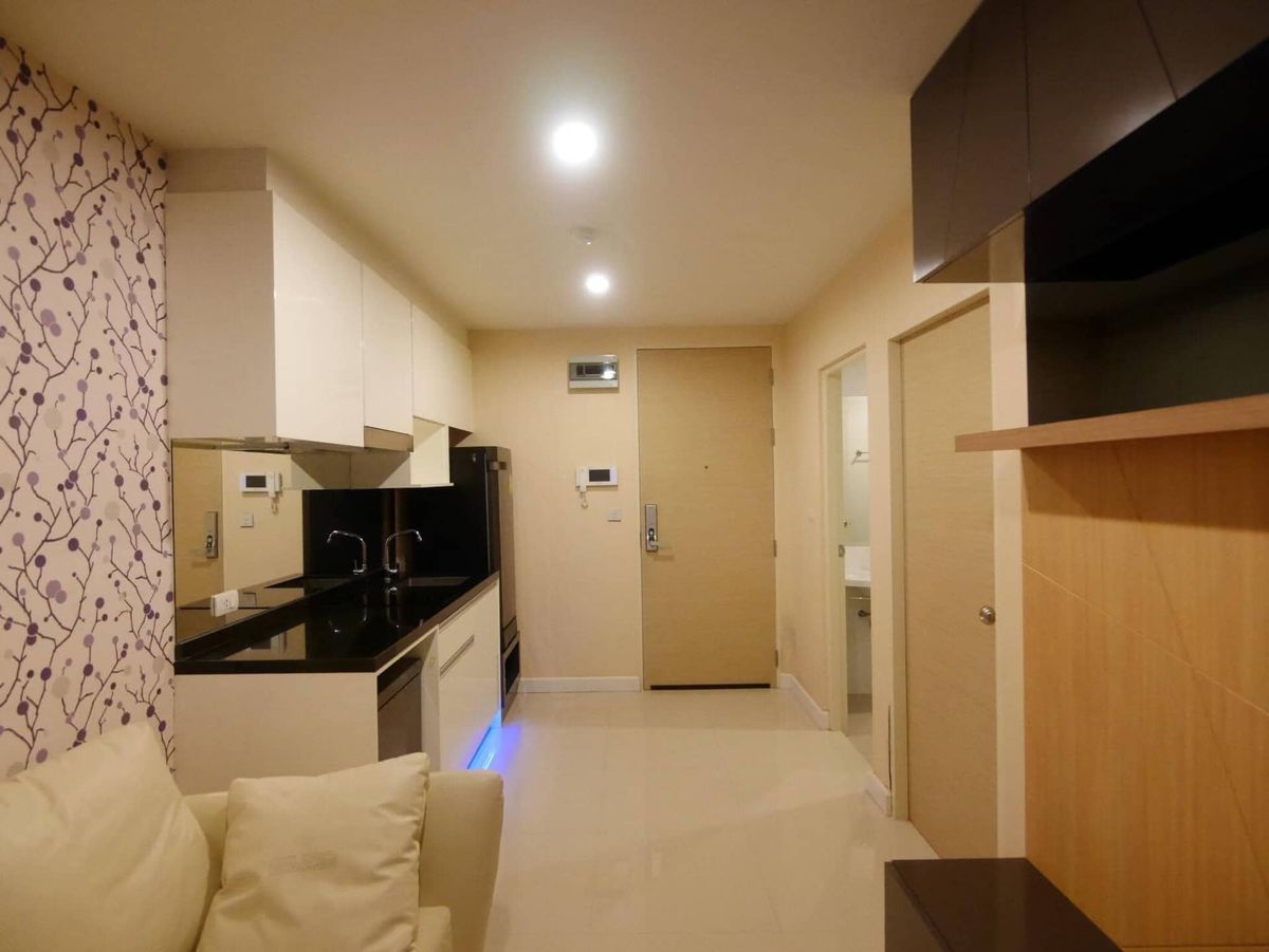 For SaleCondoRatchadapisek, Huaikwang, Suttisan : Urgent sale ✨ Metro Sky Ratchada ✨ Swimming pool view The balcony facing the north, complete (PS63097)