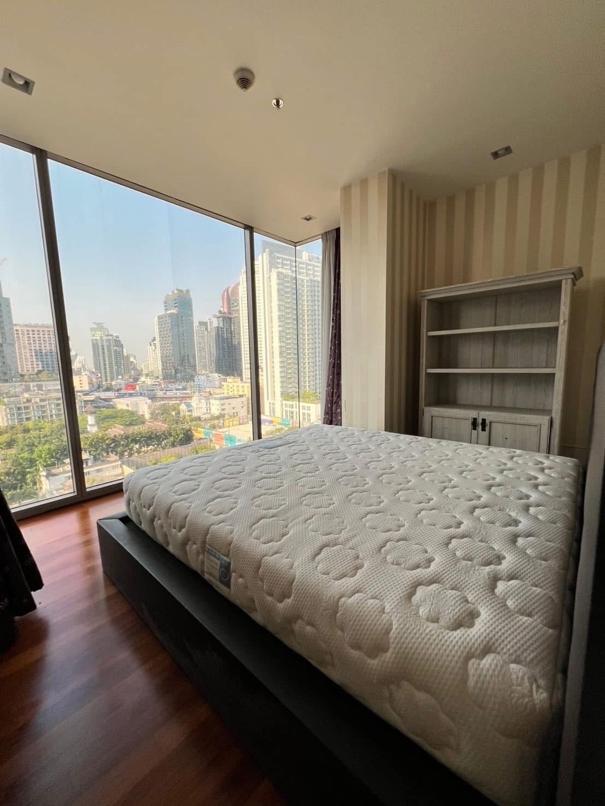For SaleCondoSukhumvit, Asoke, Thonglor : 📢👇Sell at lost, one of the most wanted petfriendly place, quiet and peaceful , affordable price for living or investing, unblocked view.