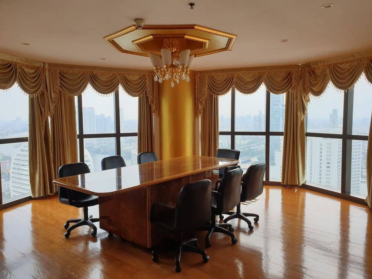 For RentOfficeSilom, Saladaeng, Bangrak : Office for rent on the 30th floor on the State Tower (Lebua) building, beautiful room, good view, suitable for work very much.