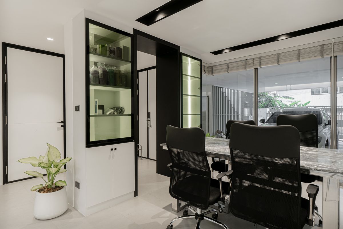 ขายทาวน์โฮมลาดพร้าว เซ็นทรัลลาดพร้าว : ลักซ์ 35 / 3 ห้องนอน (ขาย), Luxe 35 / 3 Bedrooms (FOR SALE) TPM162