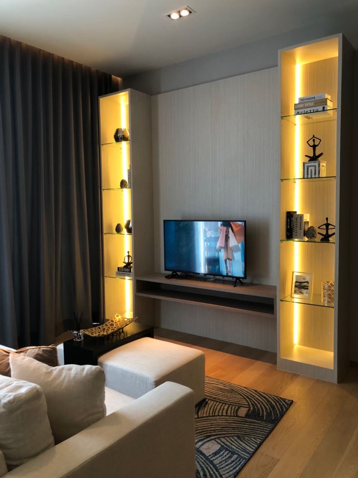 ให้เช่าคอนโดสีลม ศาลาแดง บางรัก : 🔥ให้เช่าด่วน🔥คอนโดศาลาแดง วัน ใกล้ MRT สีลม เดินทางสะดวกใจกลางเมือง