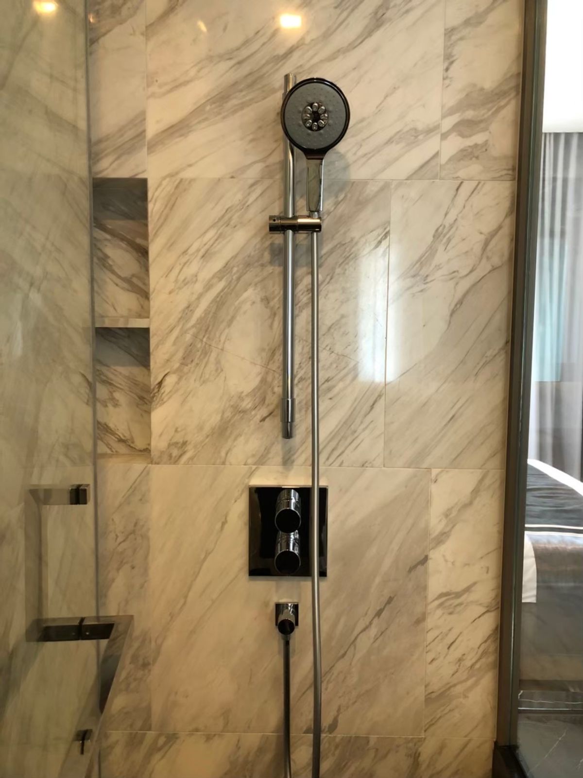 ให้เช่าคอนโดสีลม ศาลาแดง บางรัก : 🔥ให้เช่าด่วน🔥คอนโดศาลาแดง วัน ใกล้ MRT สีลม เดินทางสะดวกใจกลางเมือง