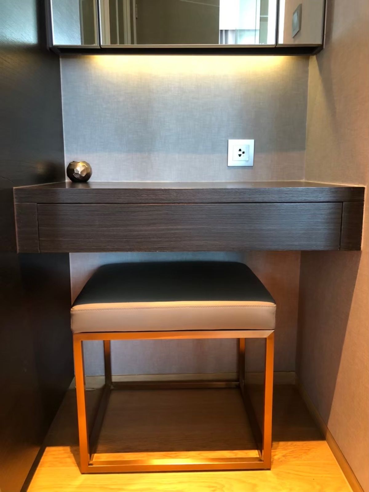 ให้เช่าคอนโดสีลม ศาลาแดง บางรัก : 🔥ให้เช่าด่วน🔥คอนโดศาลาแดง วัน ใกล้ MRT สีลม เดินทางสะดวกใจกลางเมือง