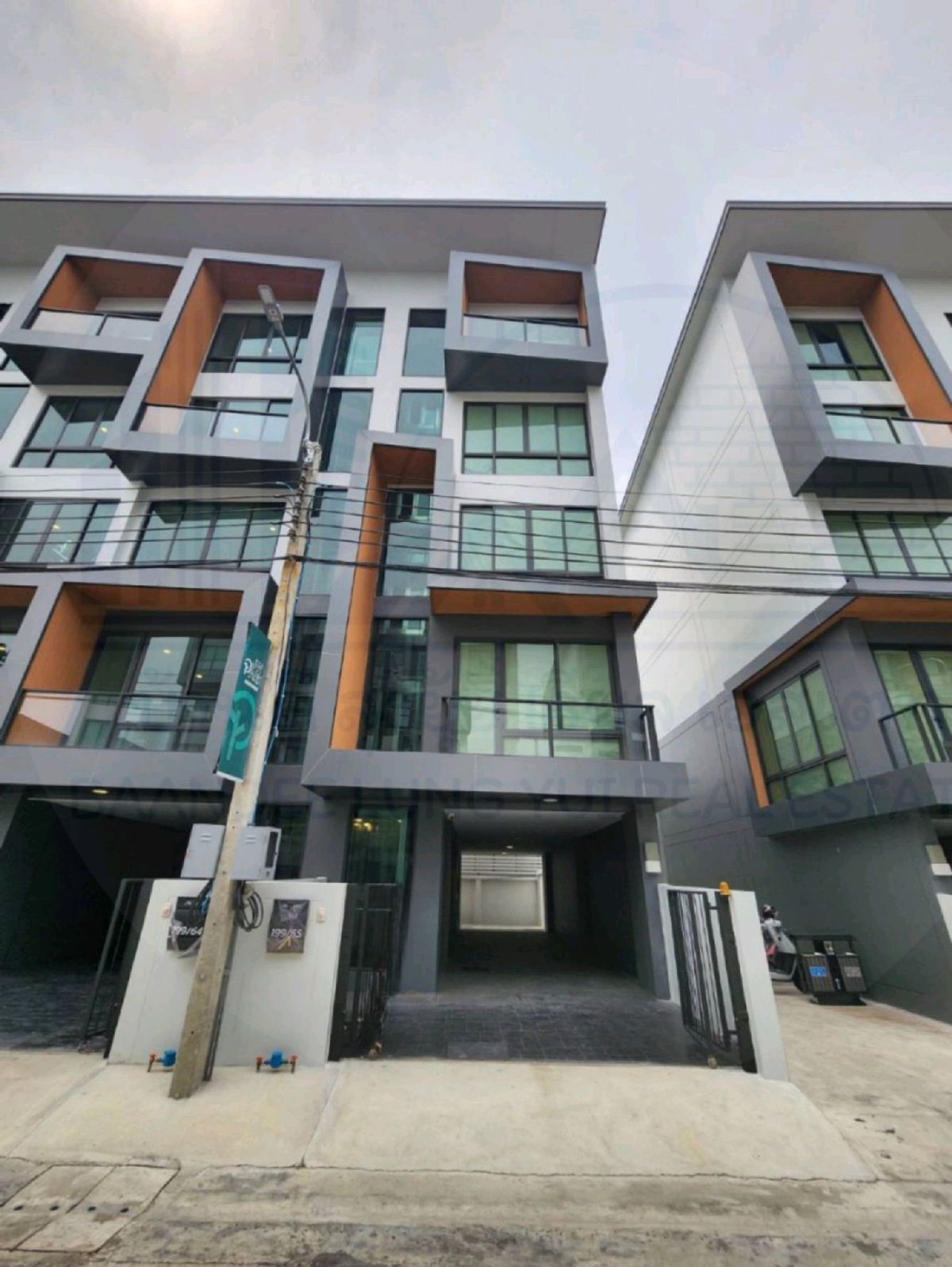 ให้เช่าโฮมออฟฟิศพัฒนาการ ศรีนครินทร์ : ให้เช่า Home Office *พร้อมลิฟท์* JW Park Rama9 - Krungthep Kreetha🧑🏼‍🎄🌈🗽家庭办公室出租*带电梯* JW Park Rama9 - Krungthep Kreetha