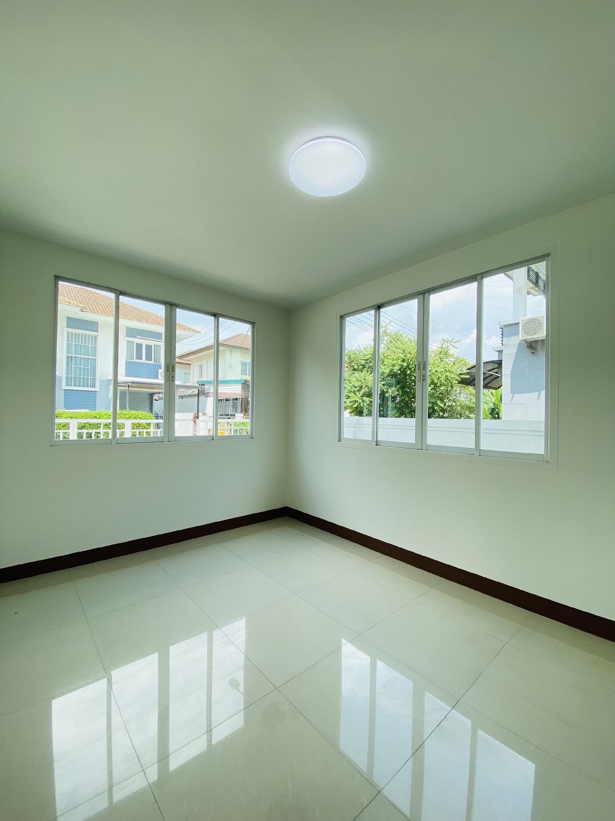 ขายบ้านนนทบุรี บางใหญ่ บางบัวทอง : พฤกษาวิลเลจ 11 ราชพฤกษ์-รัตนาธิเบศร์ บ้านเดี่ยว ขนาด 61 ตรว.  มีห้องนอนชั้นล่าง พฤกษาวิลเลจ 11 ราชพฤกษ์-รัตนาธิเบศร์