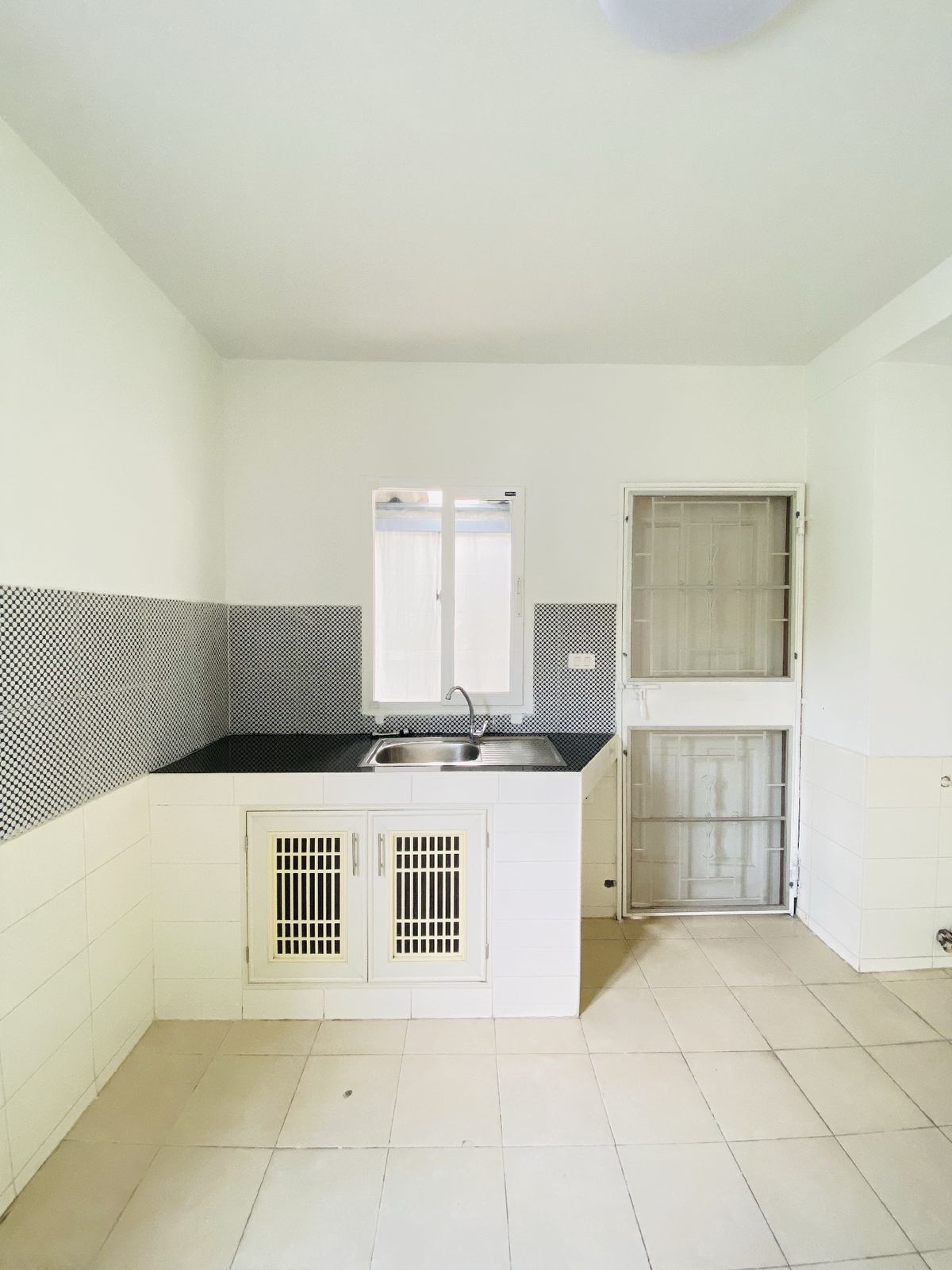 ขายบ้านนนทบุรี บางใหญ่ บางบัวทอง : พฤกษาวิลเลจ 11 ราชพฤกษ์-รัตนาธิเบศร์ บ้านเดี่ยว ขนาด 61 ตรว.  มีห้องนอนชั้นล่าง พฤกษาวิลเลจ 11 ราชพฤกษ์-รัตนาธิเบศร์