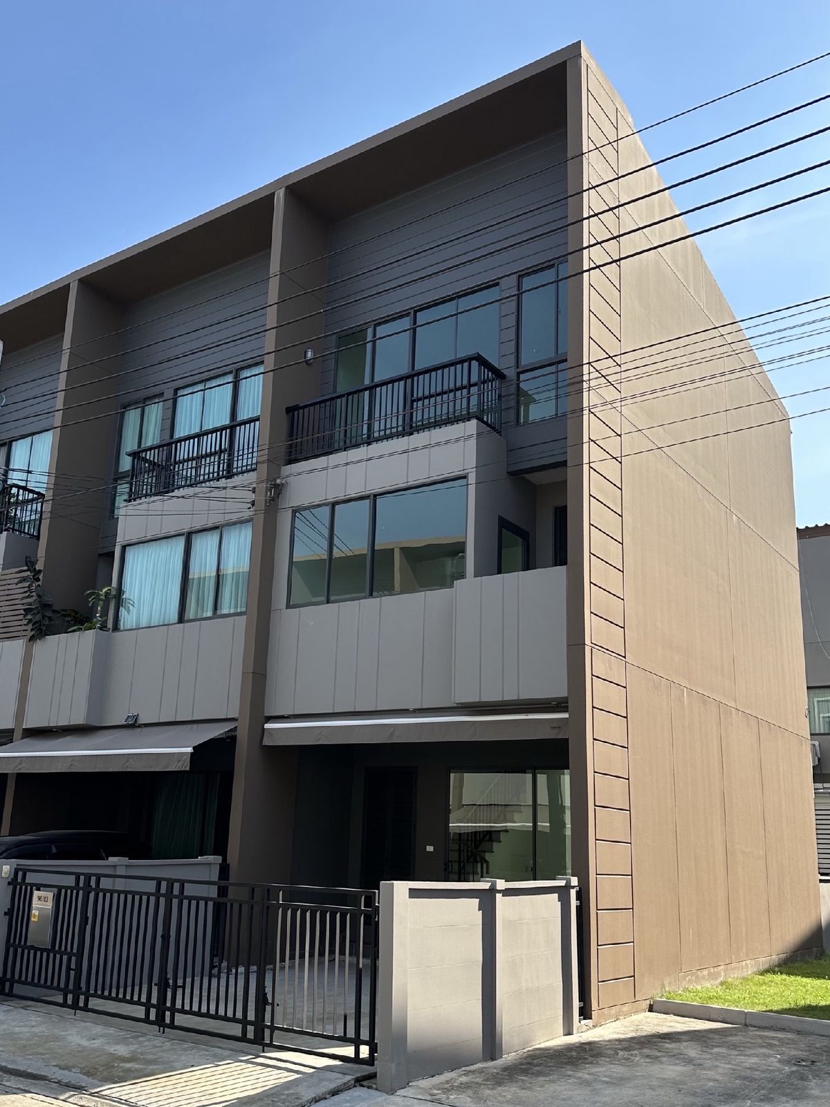 ขายทาวน์โฮมบางนา แบริ่ง ลาซาล : ✅ขายด่วน ทาวน์โฮม 3 ชั้น บ้านกลางเมือง บางนา-วงแหวน Baan Klang Mueang Bangna-Wongwaen
