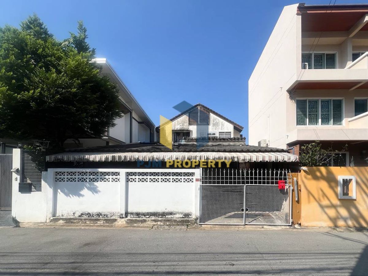 For SaleLandSukhumvit, Asoke, Thonglor : Golden land with 2 houses in the heart of Sukhumvit!