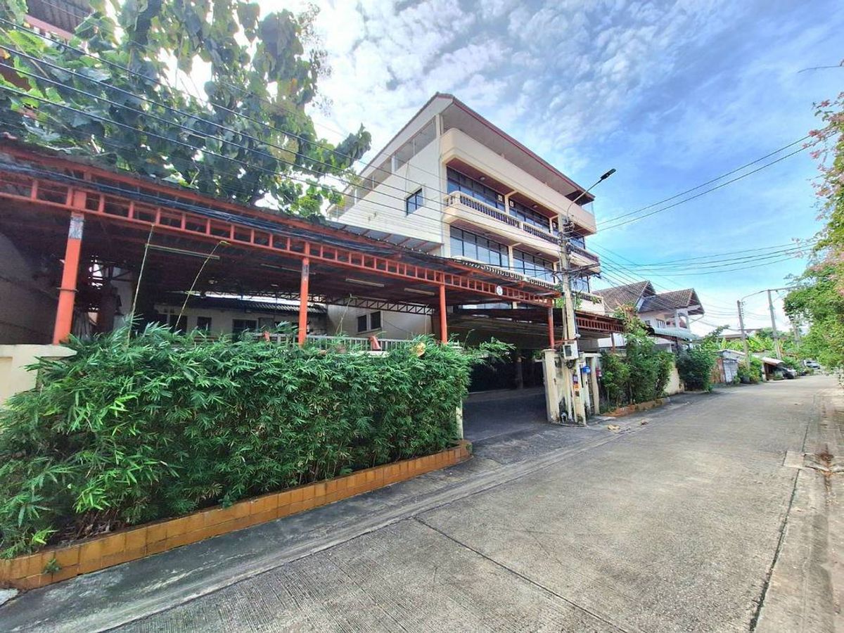 For SaleShop HouseOnnut, Udomsuk : V, single building, commercial building, 4 -story warehouse, total 158 sq.m. #Soi Onnut 30 from #Sukhumvit 77 Road, approximately 600 meters