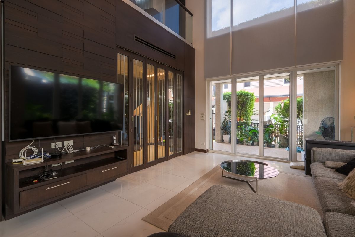 ขายบ้านรามคำแหง หัวหมาก : ✨ขายบ้านเดี่ยว 3ชั้นรีโนเวทใหม่ ที่ Baan Issara Rama9 4+2 ห้องนอน ขนาด 344ตรม. เฟอร์นิเจอครบ ย่านรามคำแหง  ใกล้ราชมังกีฬาสถาน 