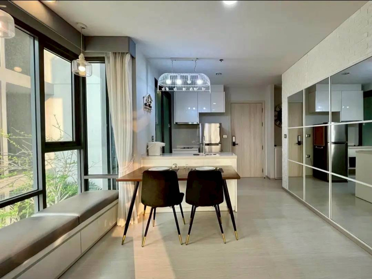 For RentCondoSukhumvit, Asoke, Thonglor : Rhythm Sukhumvit 42 condo, beautiful room, complete furniture with rent.