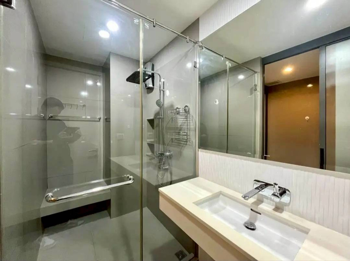 For RentCondoSukhumvit, Asoke, Thonglor : Rhythm Sukhumvit 42 condo, beautiful room, complete furniture with rent.