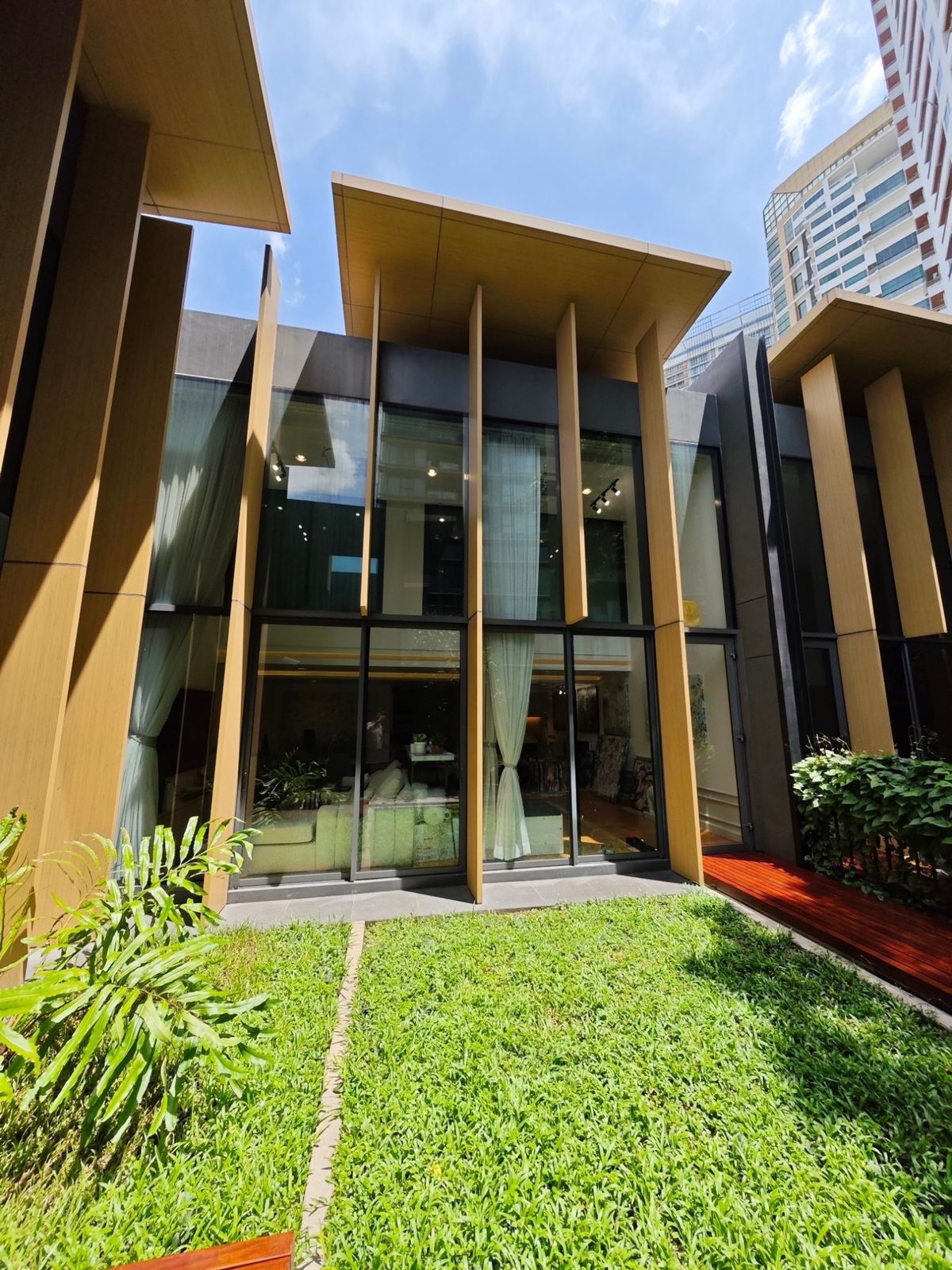 ขายคอนโดสุขุมวิท อโศก ทองหล่อ : Rare Item*** Lumpini 24  For sell 3beds 2baths  only 9 units in this building