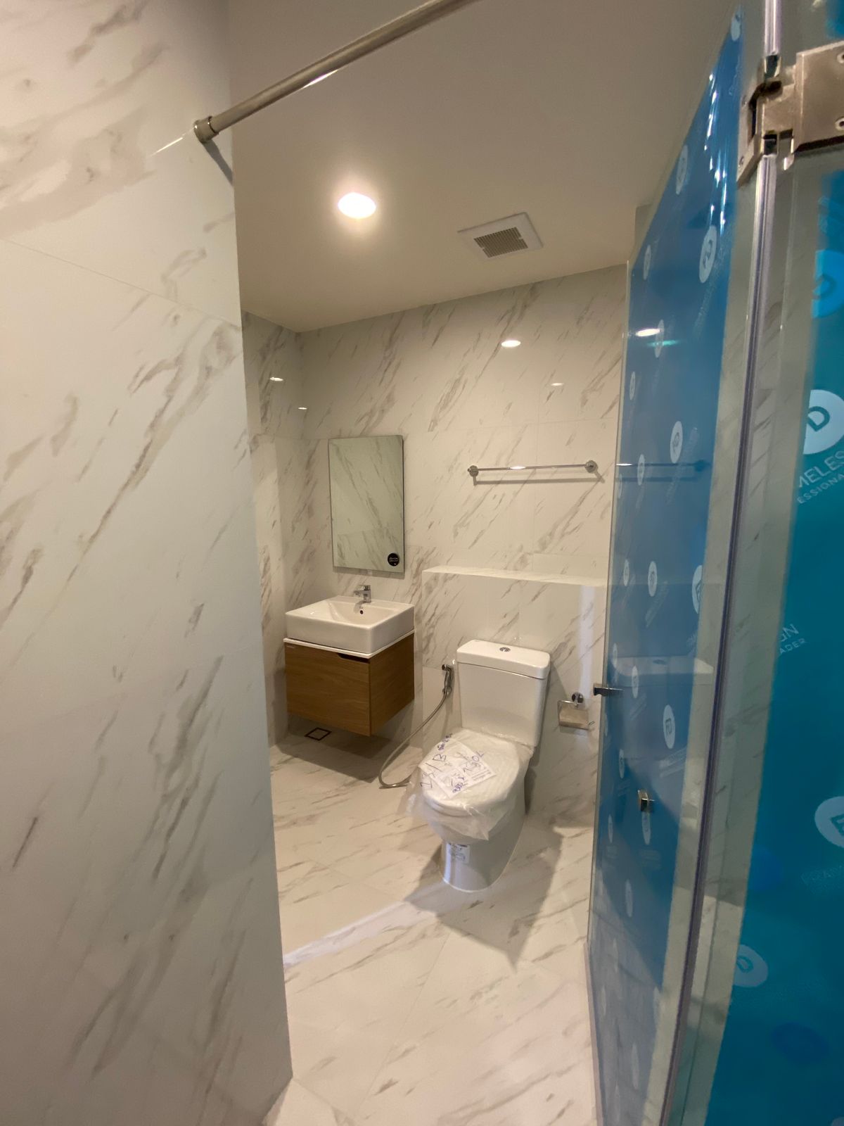 For SaleCondoBangna, Bearing, Lasalle : Condo for sale, ID Omobi, Sukhumvit East Point, Floor 30, Usable area 51.85 sq.m., 1 bedroom function, 1 bathroom, wide room, convenient to travel to Sukhumvit Road, near BTS Bangna 250 meters.