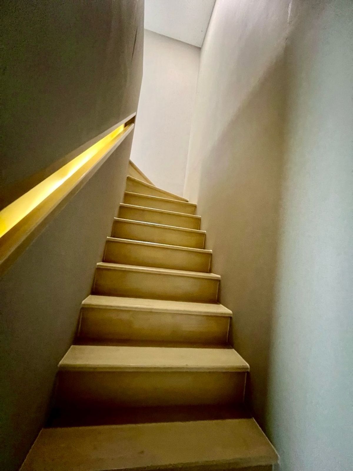 For SaleTownhomeLadkrabang, Suwannaphum Airport : Cheapest! House for sale, PATIO Ladkrabang-Motorway, Patio Ladkrabang-Motorway, near Suvarnabhumi Airport, 2-story townhome, special price, area 118 sq m., 3 bedrooms, beautiful house, ready to move in, good location, next to the main road, near the marke