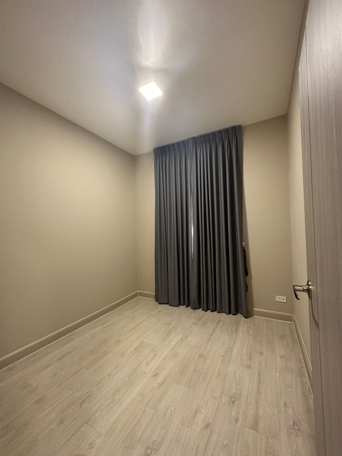 For SaleTownhomeLadkrabang, Suwannaphum Airport : Cheapest! House for sale, PATIO Ladkrabang-Motorway, Patio Ladkrabang-Motorway, near Suvarnabhumi Airport, 2-story townhome, special price, area 118 sq m., 3 bedrooms, beautiful house, ready to move in, good location, next to the main road, near the marke