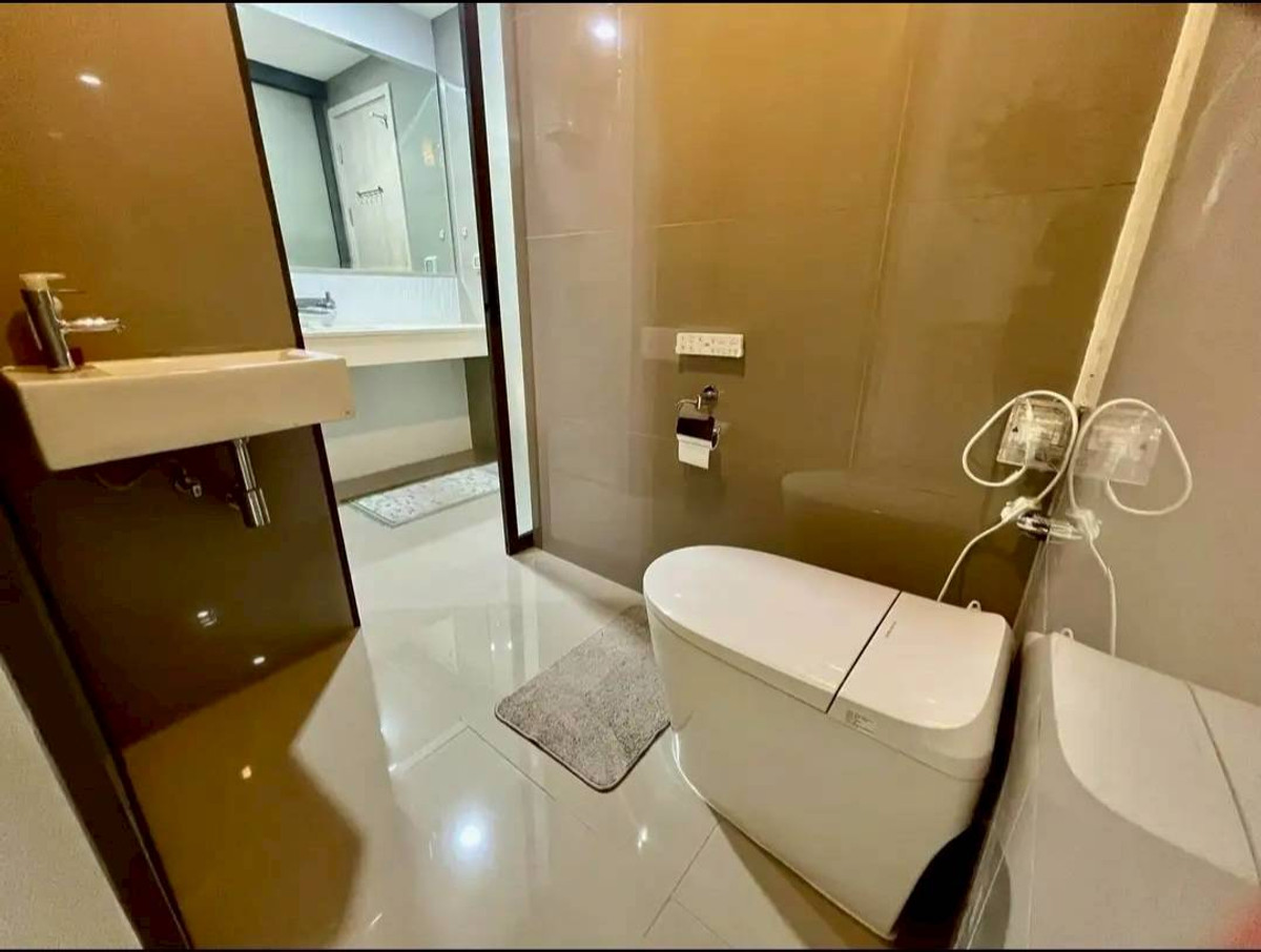 For RentCondoSukhumvit, Asoke, Thonglor : Rhythm Sukhumvit 42 condo, beautiful room, complete furniture with rent.