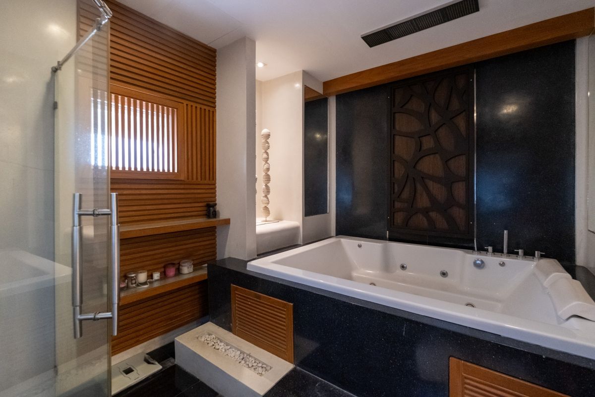 ขายบ้านรามคำแหง หัวหมาก : ✨ขายบ้านเดี่ยว 3ชั้นรีโนเวทใหม่ ที่ Baan Issara Rama9 4+2 ห้องนอน ขนาด 344ตรม. เฟอร์นิเจอครบ ย่านรามคำแหง  ใกล้ราชมังกีฬาสถาน 