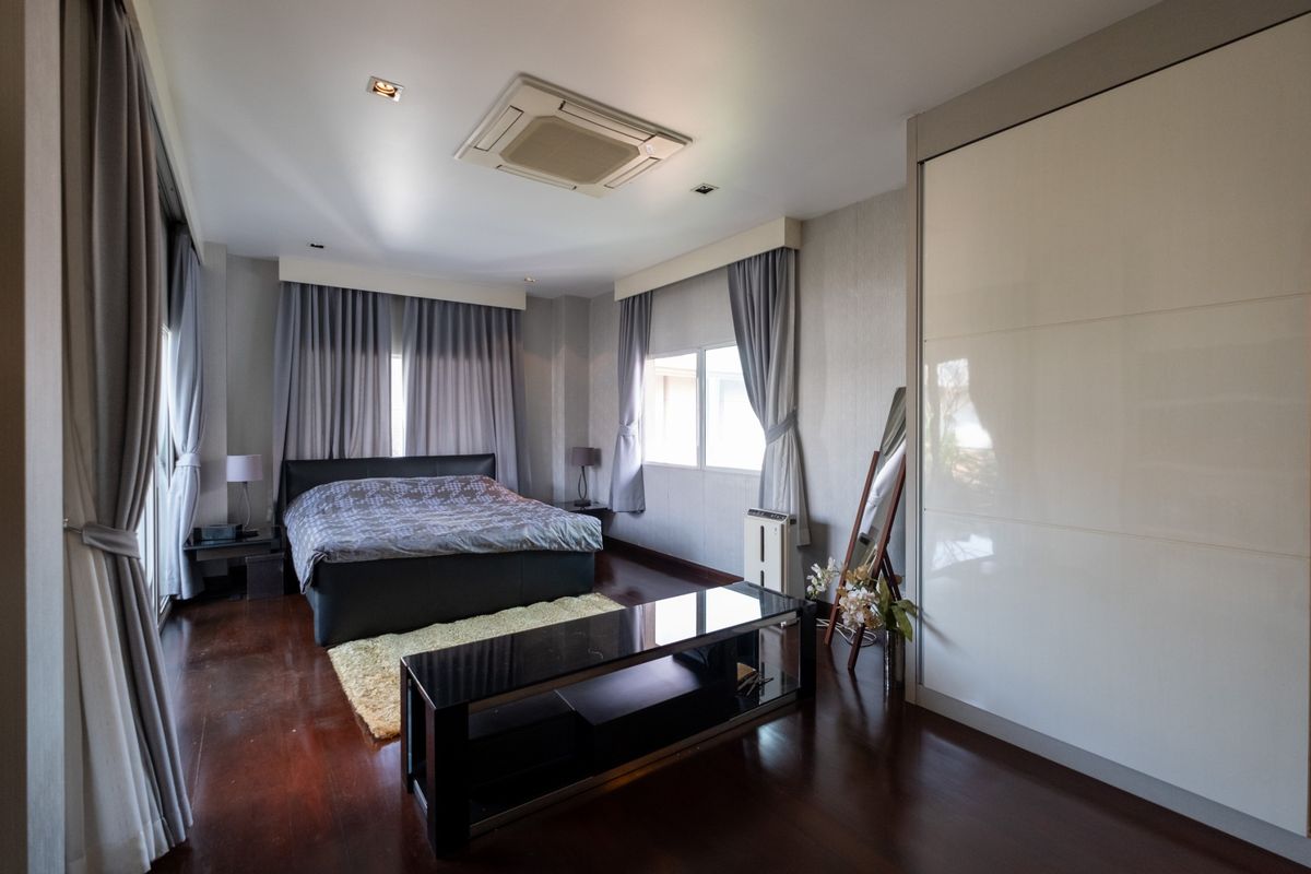 ขายบ้านรามคำแหง หัวหมาก : ✨ขายบ้านเดี่ยว 3ชั้นรีโนเวทใหม่ ที่ Baan Issara Rama9 4+2 ห้องนอน ขนาด 344ตรม. เฟอร์นิเจอครบ ย่านรามคำแหง  ใกล้ราชมังกีฬาสถาน 