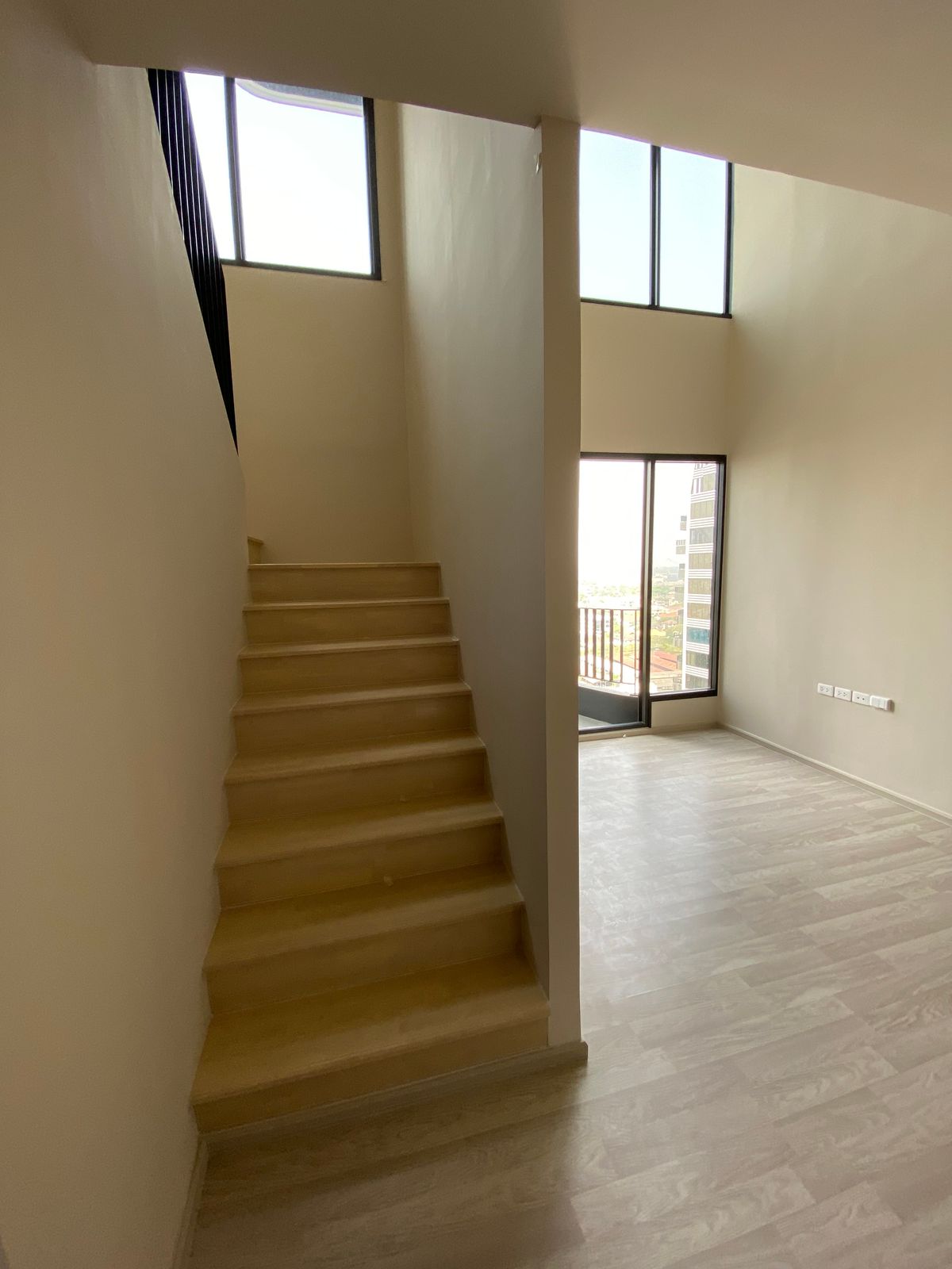 For SaleCondoBangna, Bearing, Lasalle : Condo for sale, ID Omobi, Sukhumvit East Point, Floor 30, Usable area 51.85 sq.m., 1 bedroom function, 1 bathroom, wide room, convenient to travel to Sukhumvit Road, near BTS Bangna 250 meters.