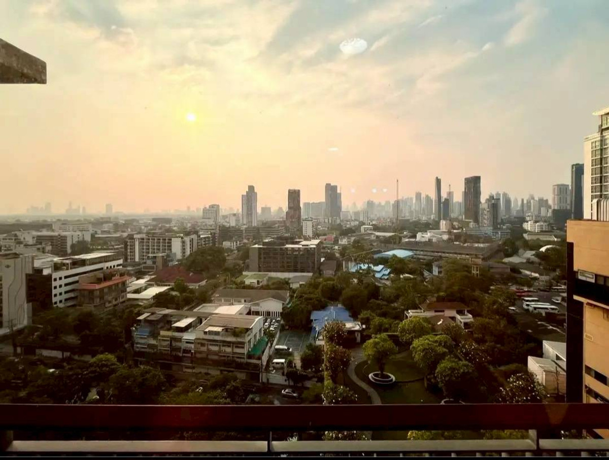 For RentCondoSukhumvit, Asoke, Thonglor : Rhythm Sukhumvit 42 condo, beautiful room, complete furniture with rent.