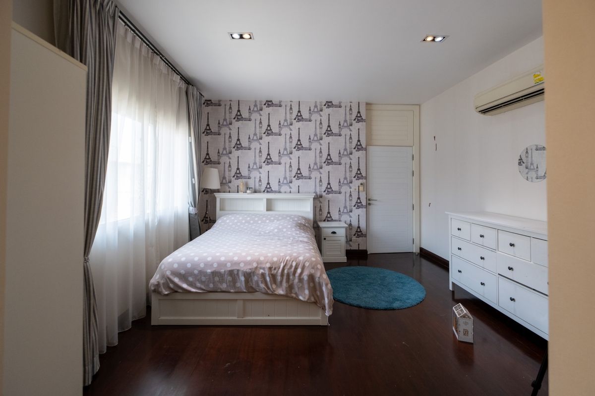 ขายบ้านรามคำแหง หัวหมาก : ✨ขายบ้านเดี่ยว 3ชั้นรีโนเวทใหม่ ที่ Baan Issara Rama9 4+2 ห้องนอน ขนาด 344ตรม. เฟอร์นิเจอครบ ย่านรามคำแหง  ใกล้ราชมังกีฬาสถาน 